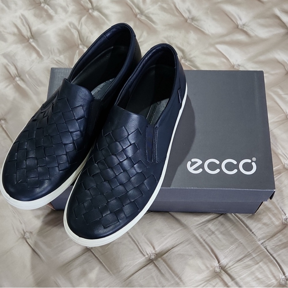 Ecco Soft Women's Woven Leather Slip-on Sneakers Size 6.5 Box not included.